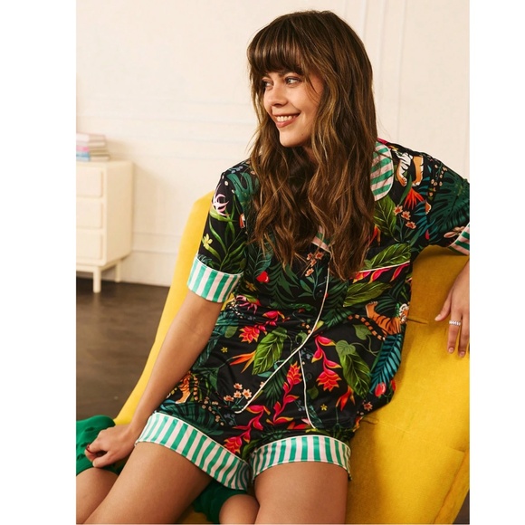 Black Tropical Floral 2 Piece Pajama Set Button Down Shirt and Shorts - Picture 6 of 7